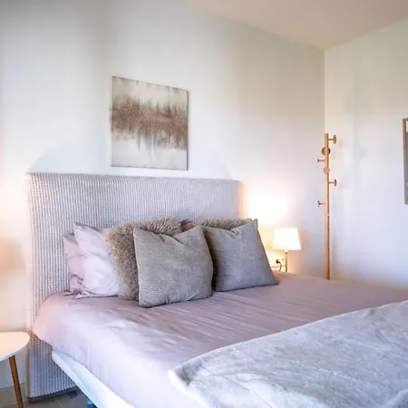 Appartement Elegant 2-bedroom In The Prestigious Cortesin
