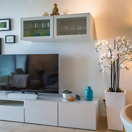 Apartment Elegant 2-bedroom In The Prestigious Cortesin Buenas Noches