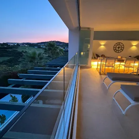 Apartment Elegant 2-bedroom In The Prestigious Cortesin